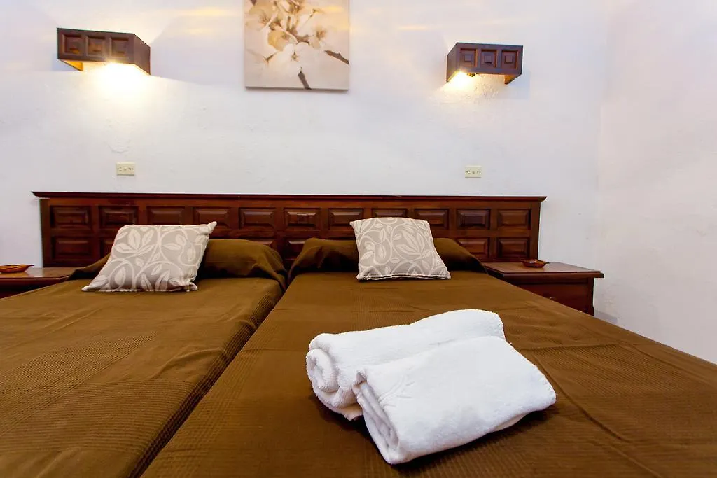 Hostal Flores Сан-Антонио-Абад