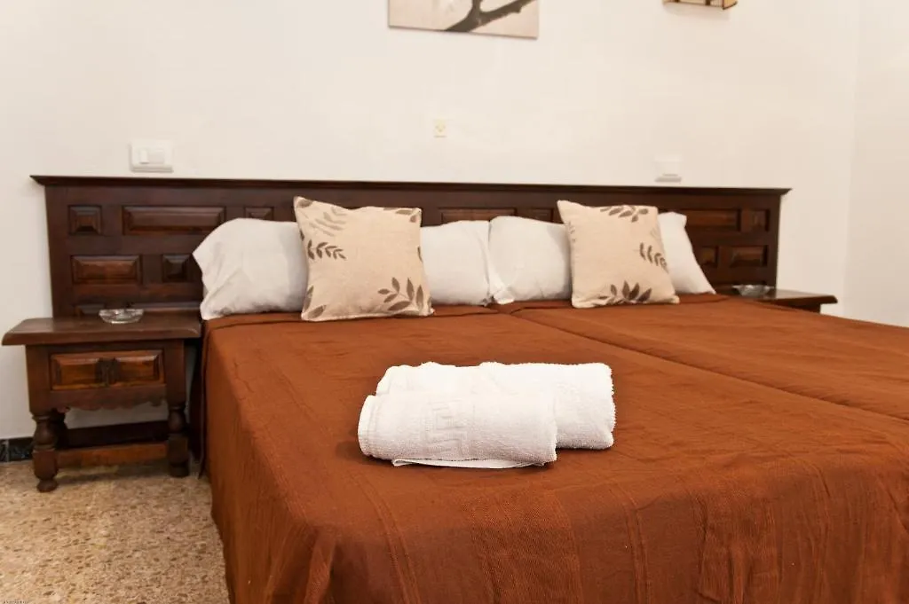 Hostal Flores Сан-Антонио-Абад Гостевой дом