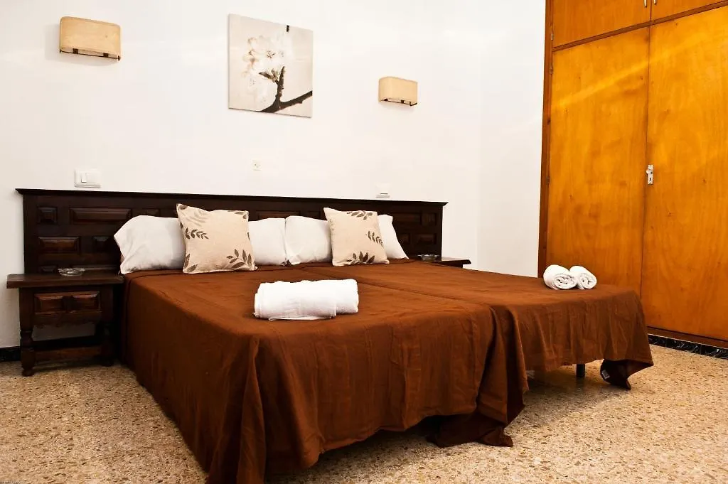 Гостевой дом Hostal Flores Сан-Антонио-Абад