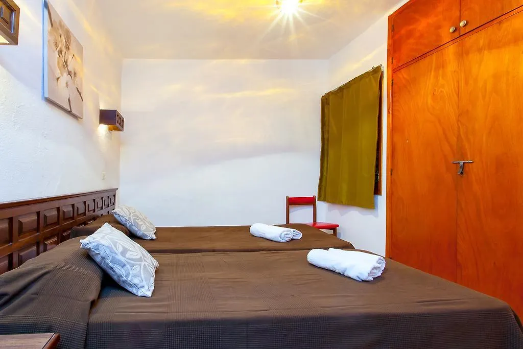 Hostal Flores San Antonio  Guest house